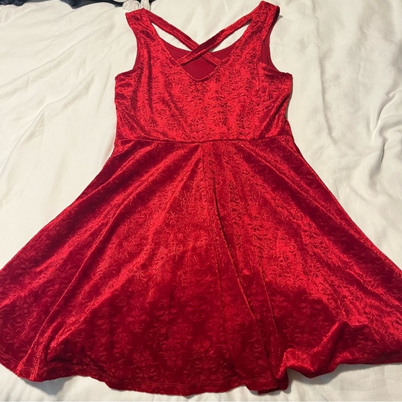 Candie’s red velvet dress - Picture 3 of 3